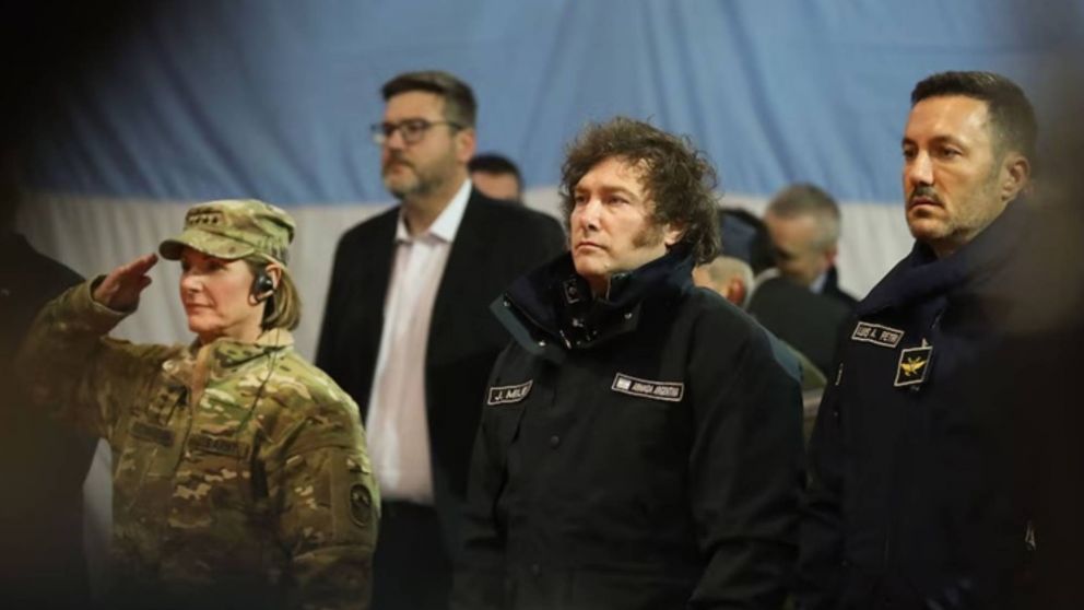 Javier Milei evalúa abordar el portaaviones USS Nimitz en un nuevo gesto hacia EE. UU..