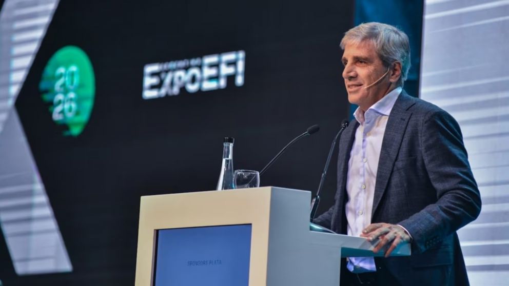Caputo defendió su programa económico e insistió en que la inflación "va a desacelerarse".