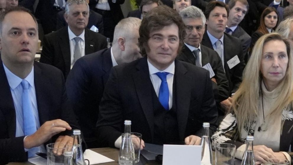 Javier y Karina Milei escoltar�n a Adorni en el Congreso.