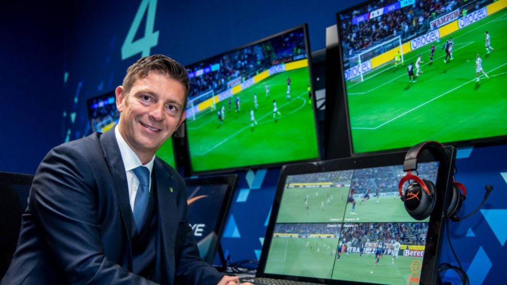 El jefe de arbitraje en Italia, Gianlucca Rocchi, está siendo investigado por fraude deportivo.
