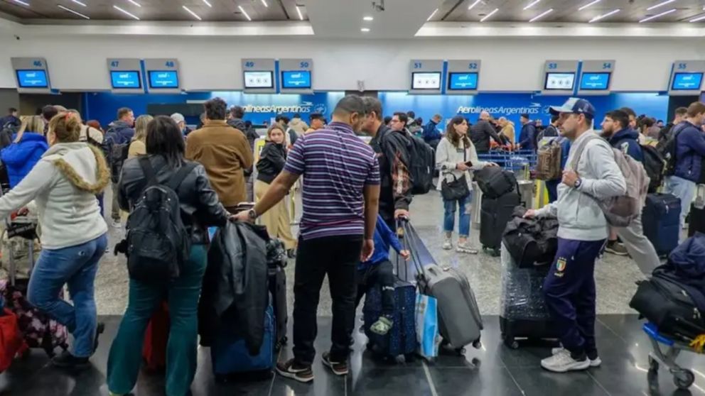 Viajar en avión por Argentina será más caro a partir del próximo mes.