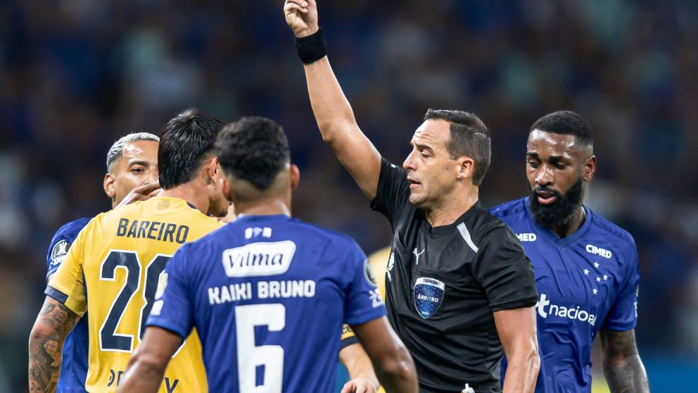 En Boca se apuntaron al árbitro por la expulsión de Bareiro.