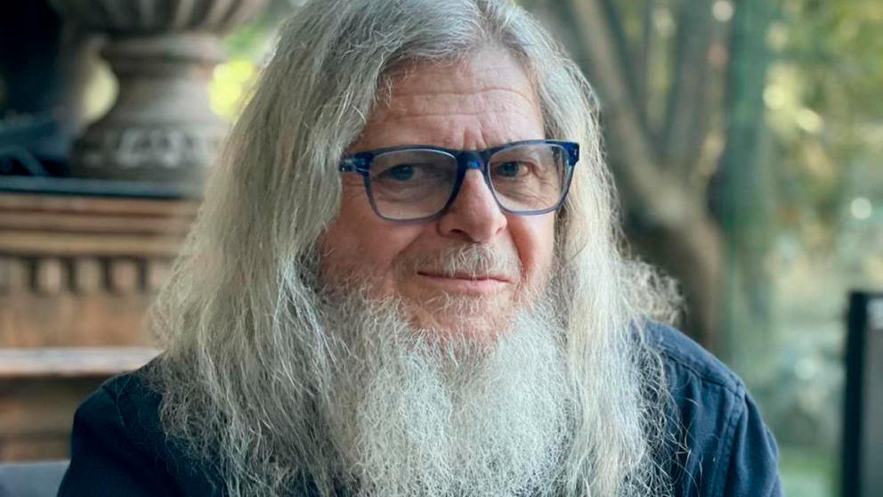 Gustavo Santaolalla llega al Teatro Colón con su íntimo "Ronroco Tour"