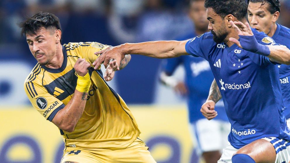 El delantro paraguayo se expreso sobre su expulsi�n en las redes sociales. 