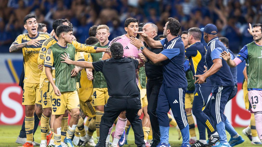El final del partido entre Cruzeiro y Boca fue con una gresca generalizada.