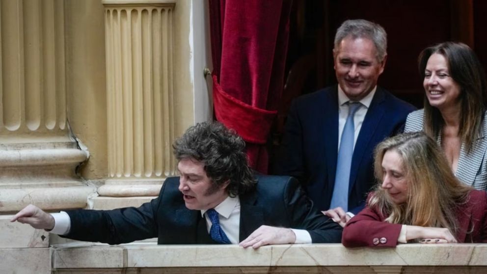 Desde un palco en el Congreso de la Nación, el Presidente le gritó a Myriam Bregman, quien interrumpía a Manuel Adorni en su exposición.