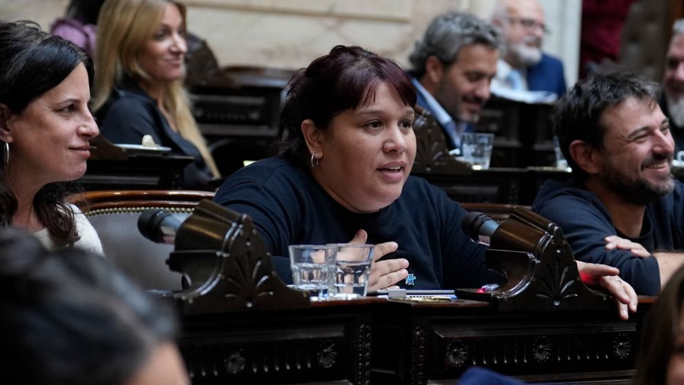 Natalia Zaracho a Adorni: "As� como dicen ustedes: �el que las hace, las paga�, la van a pagar."