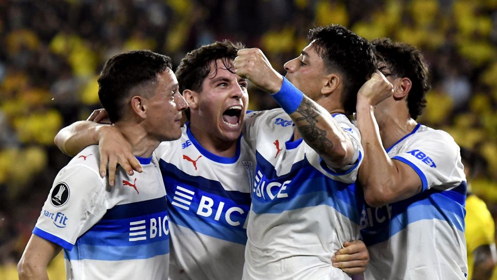 Universidad Cat�lica le gan� a Barcelona de Guayaquil por la Copa Libertadores y puso el grupo de Boca al rojo vivo