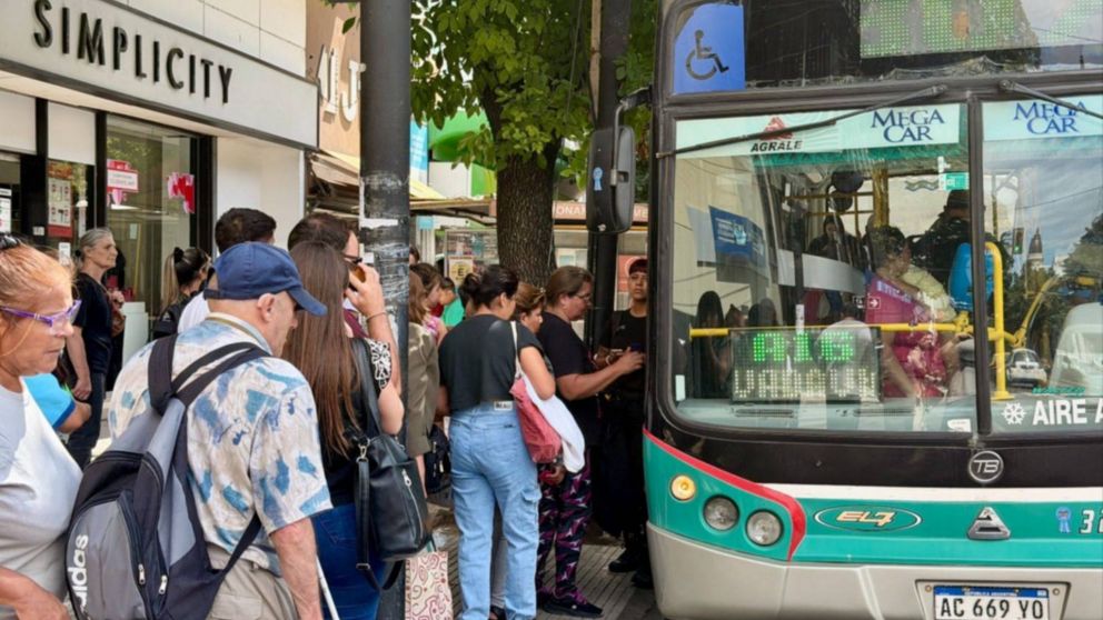 La reducci�n de servicio de colectivos complic� la situaci�n de los usuarios (imagen ilustrativa).