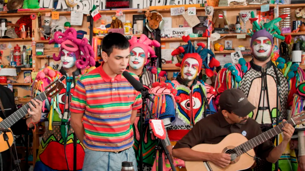Milo J convierte el Tiny Desk de NPR en un altar de memoria y murga rioplatense — image 4