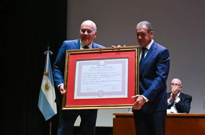 Daniel Hadad, distinguido como Doctor Honoris Causa por su impacto en la transformación del periodismo en español