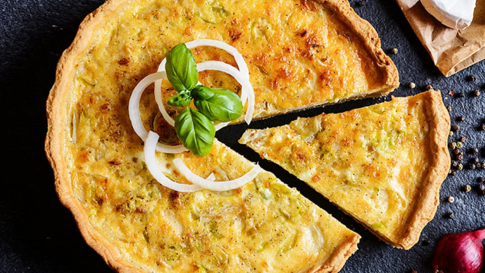 Deliciosa receta de quiche de cebolla y queso, la tarta francesa que nunca falla