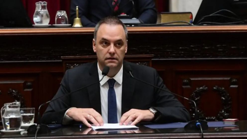 La oposición busca la interpelación a Manuel Adorni en Diputados.