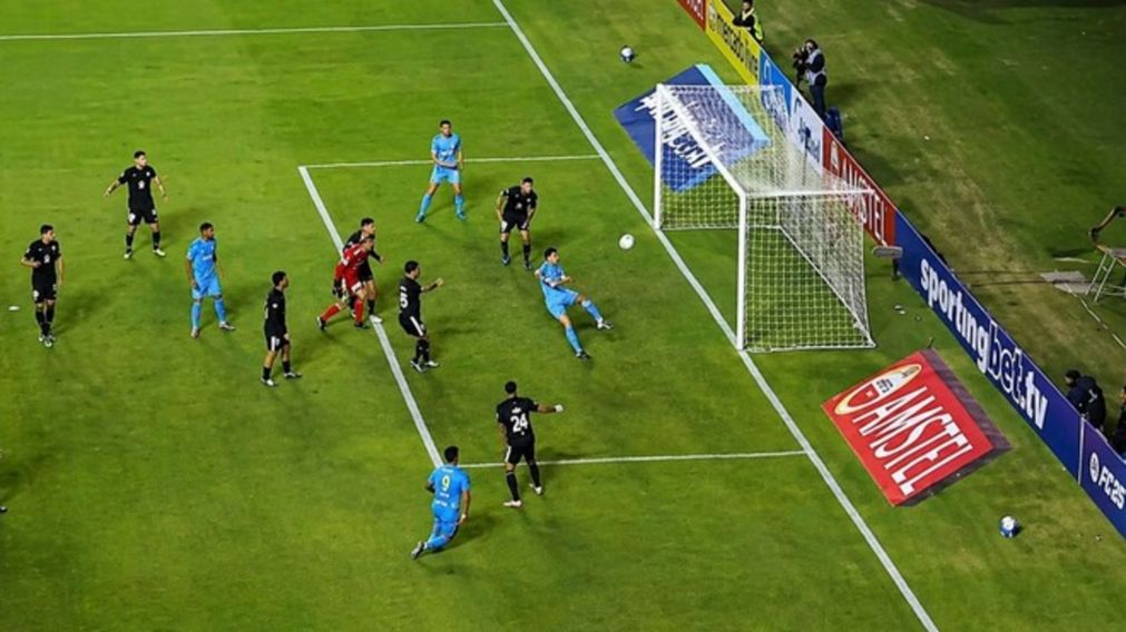 Montevideo City Torque se perdió un increíble ante Deportivo Riestra cuando el partido estaba empatado.