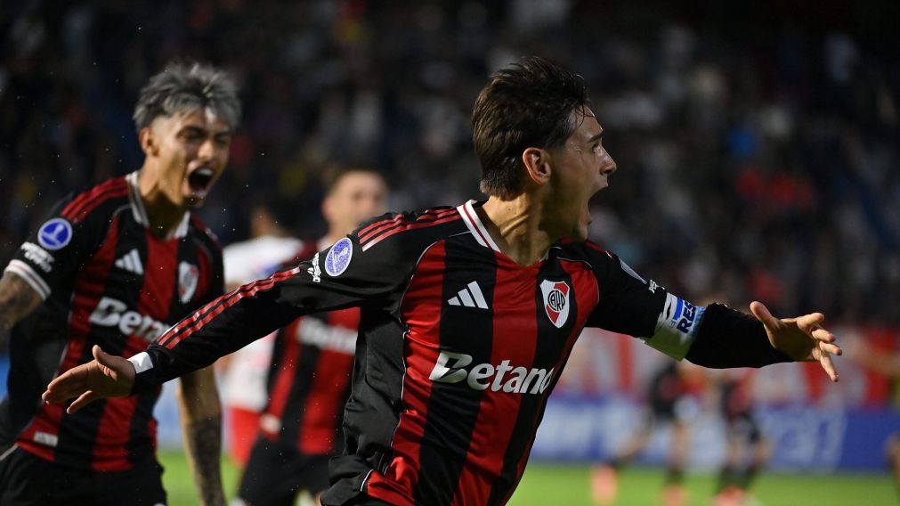 River se impuso ante los suplentes de Bragantino y pese al triunfo de Carabobo, superó al elenco venezolano y recuperó el liderazgo de su grupo.