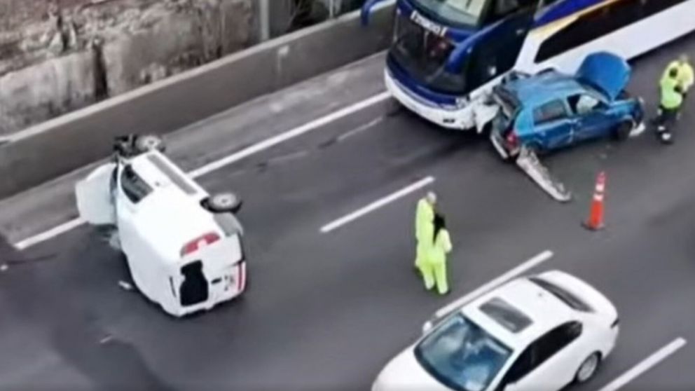 El siniestro se produjo en la ma�ana de este viernes en la Autopista 25 de Mayo (X).