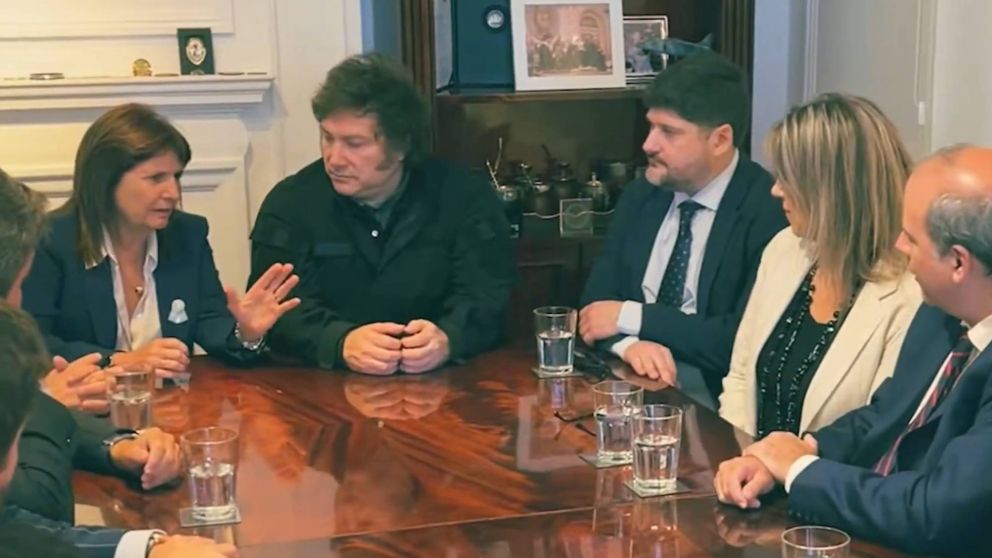 Patricia Bullrich publicó un video junto a Javier Milei con la frase: "Me dicen que quieren divertirse. Yo les digo que los rumores vuelan".