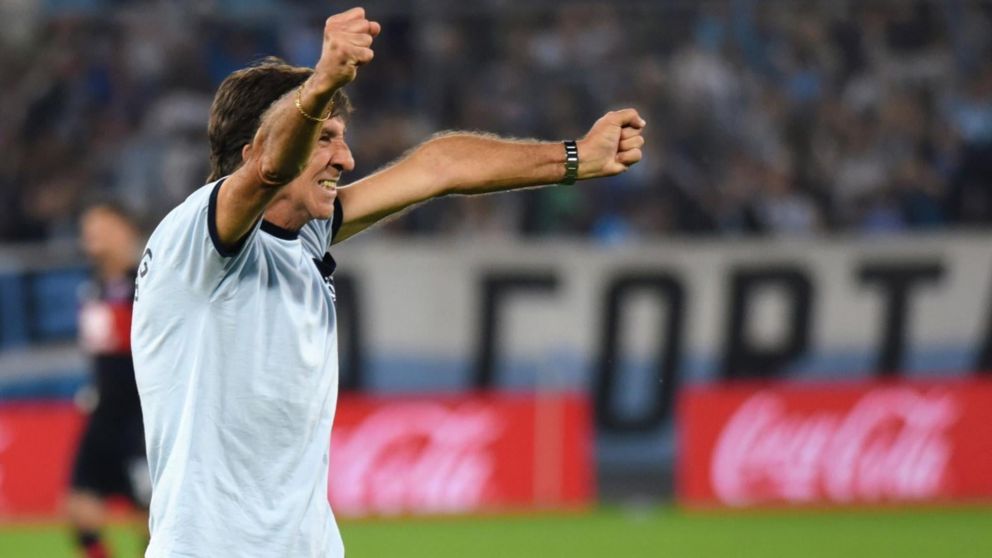 Gustavo Costas recibió dos grandes noticias en Racing para el duelo decisivo con Huracán