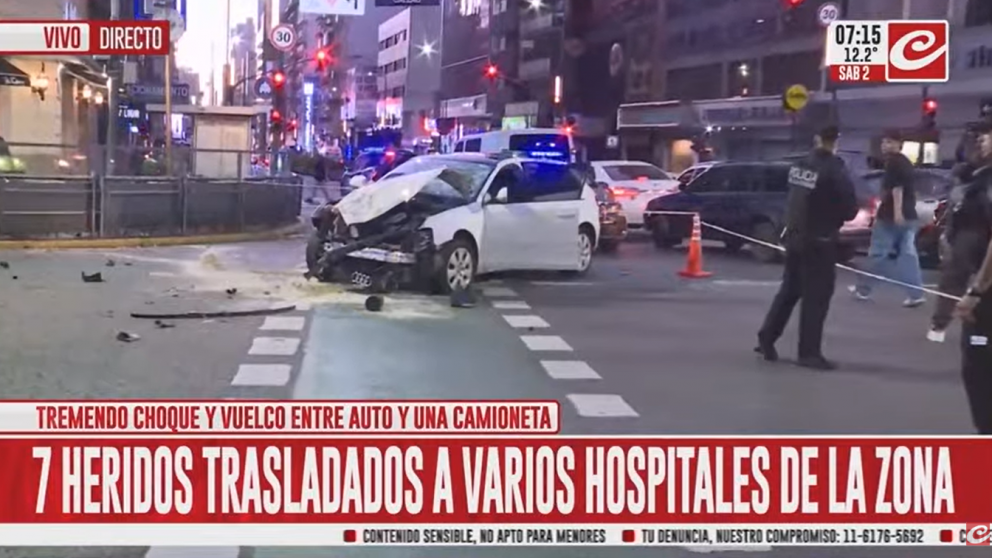 Violento choque entre un auto y un patrullero dej� 7 heridos que fueron trasladados de urgencia