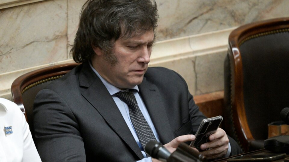Cae el apoyo al Gobierno en redes y Milei pierde la "calle digital"