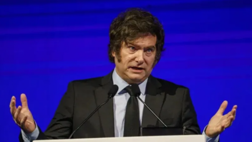 Javier Milei pasó la motosierra: sacó los subsidios a la luz a 2.1 millones de hogares y al gas a casi 900 mil
