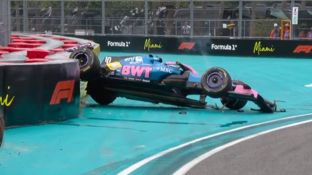 El francés volcó tras un golpe con un Racing Bulls.