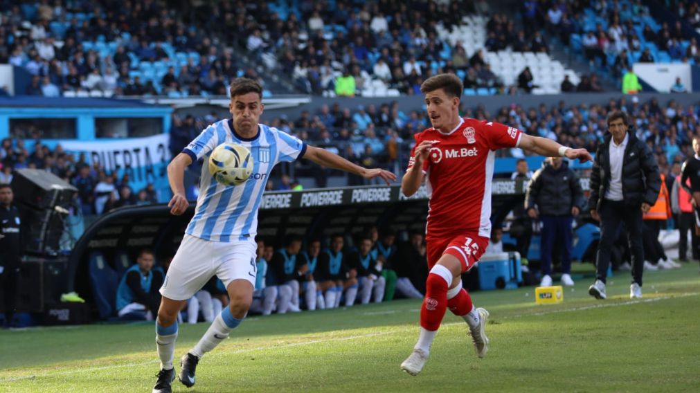 Racing y Huracán empatan en el Cilindro en un pobre partido.
