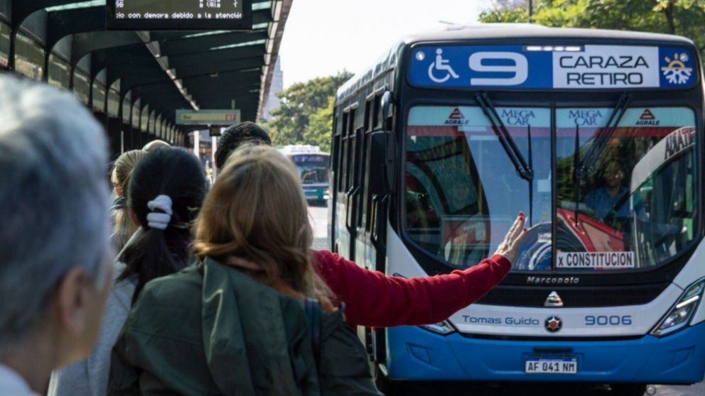 Desde este lunes, el boleto de colectivo subió 5,4% en CABA y 11% en el Gran Buenos Aires, con nuevos valores en la tarifa mínima (Imagen ilustrativa).