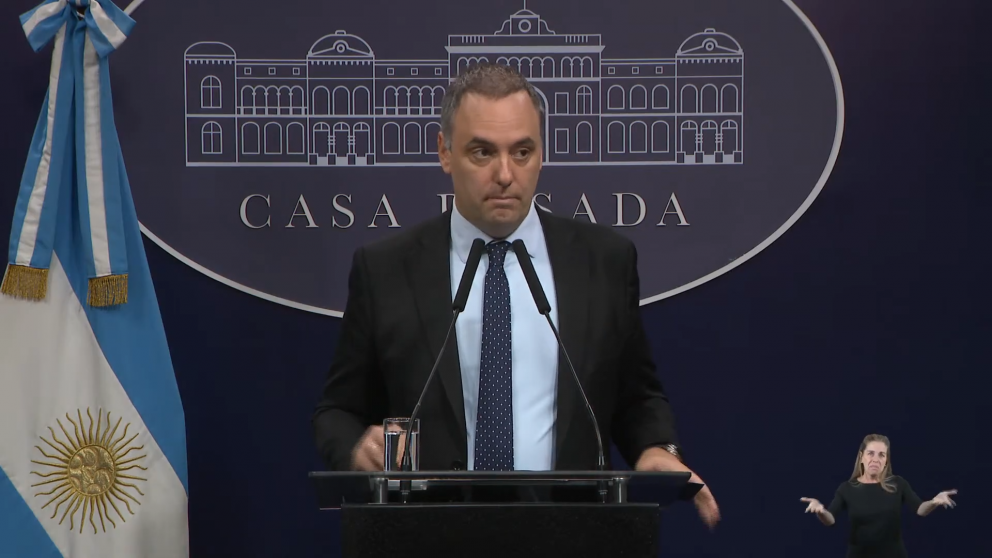 Manuel Adorni evalúa dar una conferencia de prensa este viernes en Casa Rosada.