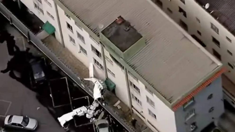 El piloto y el copiloto de la aeronave murieron tras el impacto (Imagen captura de video).
