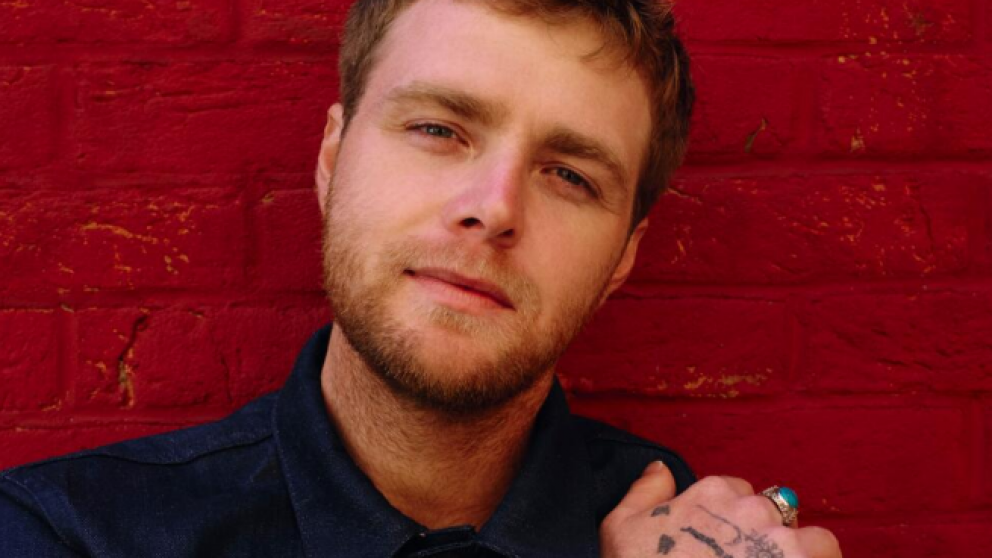 Alex Warren redobla su impacto global con "Fine Place to Die" y consolida su gran momento
