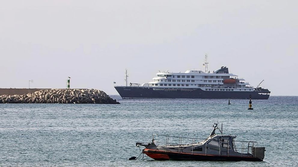 El crucero donde se desató un brote de hantavirus podría desembarcar en las Islas Canarias.