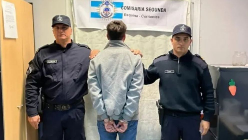 José Codazzi, esposado en al comisaría segunda de Esquina, provincia de Corrientes.