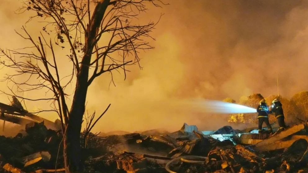 Explosi�n en f�brica de pirotecnia deja 26 muertos en el centro de China