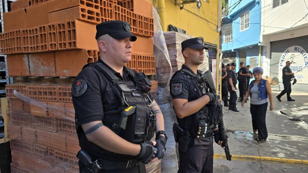 La Ciudad clausur� otro corral�n ilegal que abastec�a a construcciones dentro de la Villa 31: hubo tres detenidos.