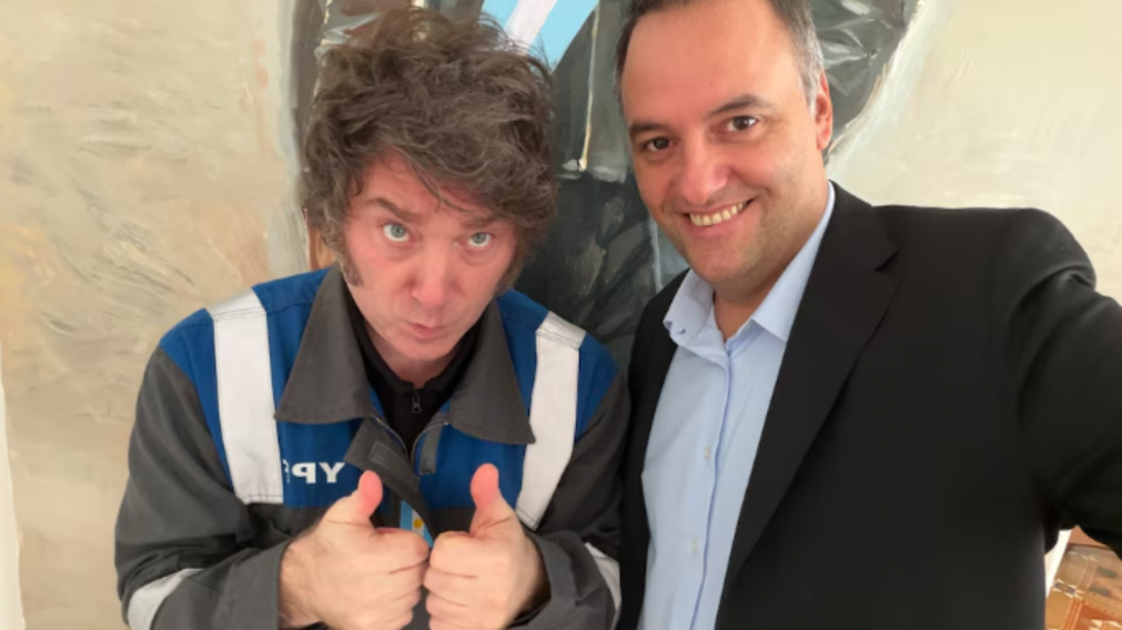 Javier Milei respaldó a Manuel Adorni, quien admitió que ahorró "en negro" toda su vida.