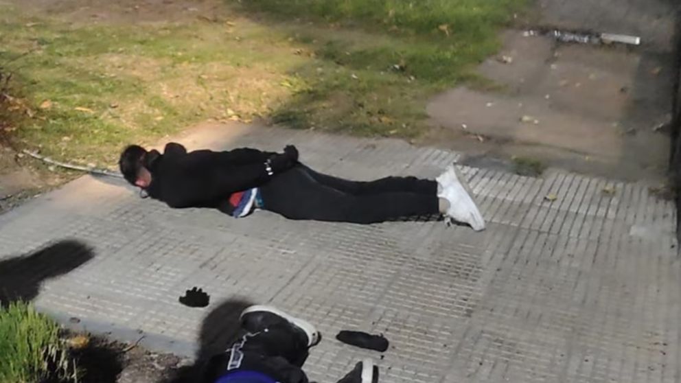 Los cuatro delincuentes fueron aprehendidos por personal policial y quedaron a disposición de la Justicia.