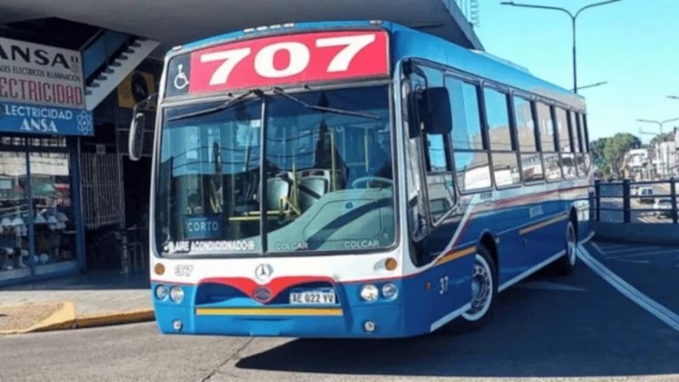 El 707, una de las l�neas de colectivos que se adhiere a la medida de fuerza. 