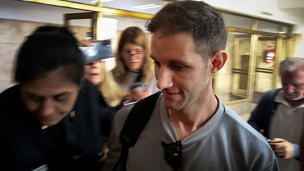 Leandro Miano es hijo de Claudia Sbabo, una de las jubiladas que le vendieron el departamento de Caballito al jefe de Gabinete (NA).