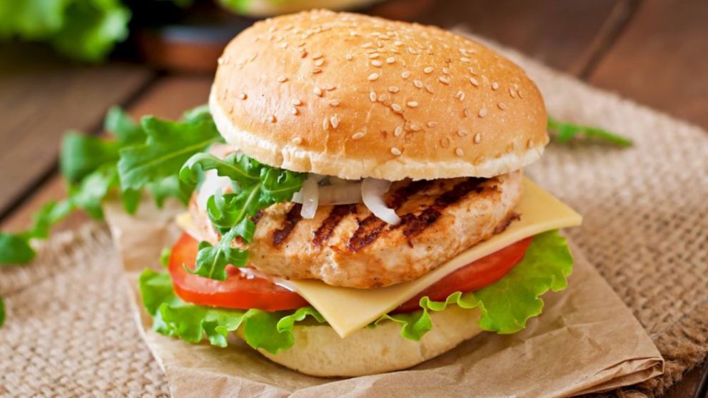 Hamburguesas fit de pollo: El paso a paso para hacerlas caseras y "ponerse la diez" con la dieta