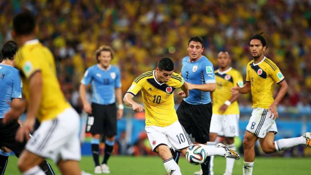 James Rodr�guez le hizo un golazo a Uruguay en el Mundial 2014.