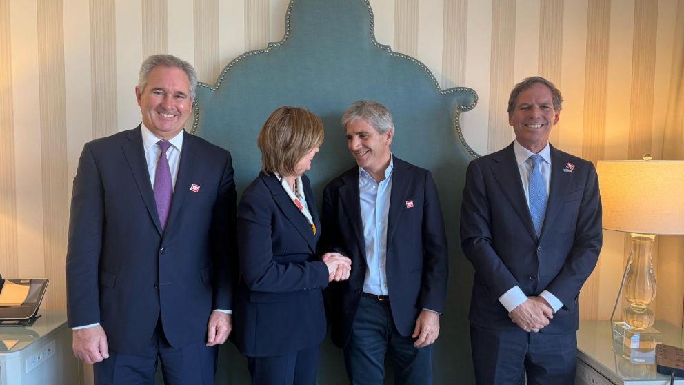 Luis Caputo anunció desde EE.UU. que Chevron pronto enviará un nuevo proyecto RIGI.