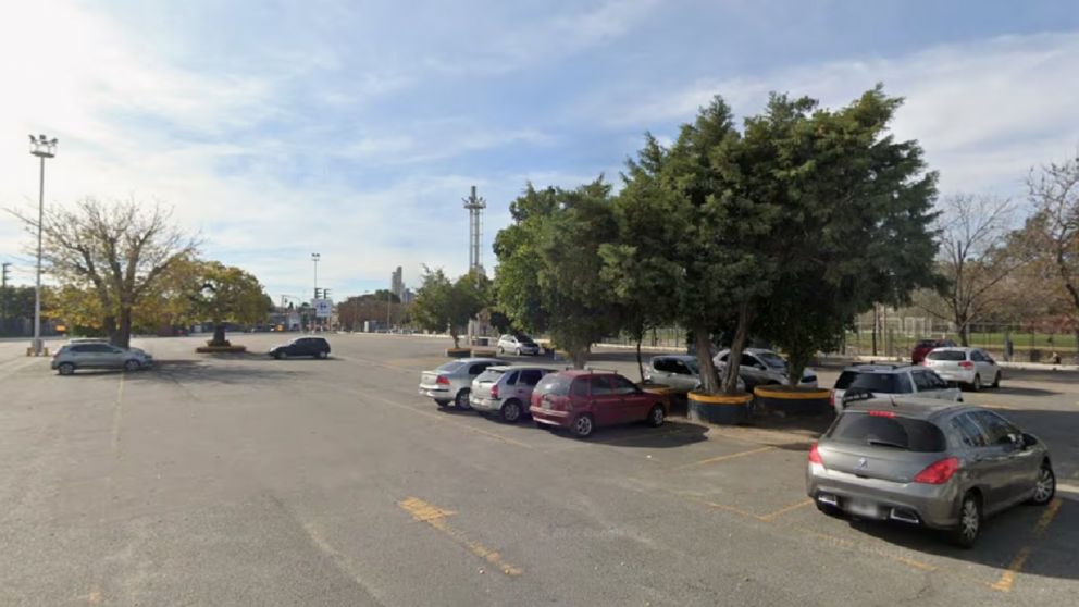 Hallaron sin vida a un hombre dentro de un auto en el estacionamiento de un supermercado de Lomas de Zamora.