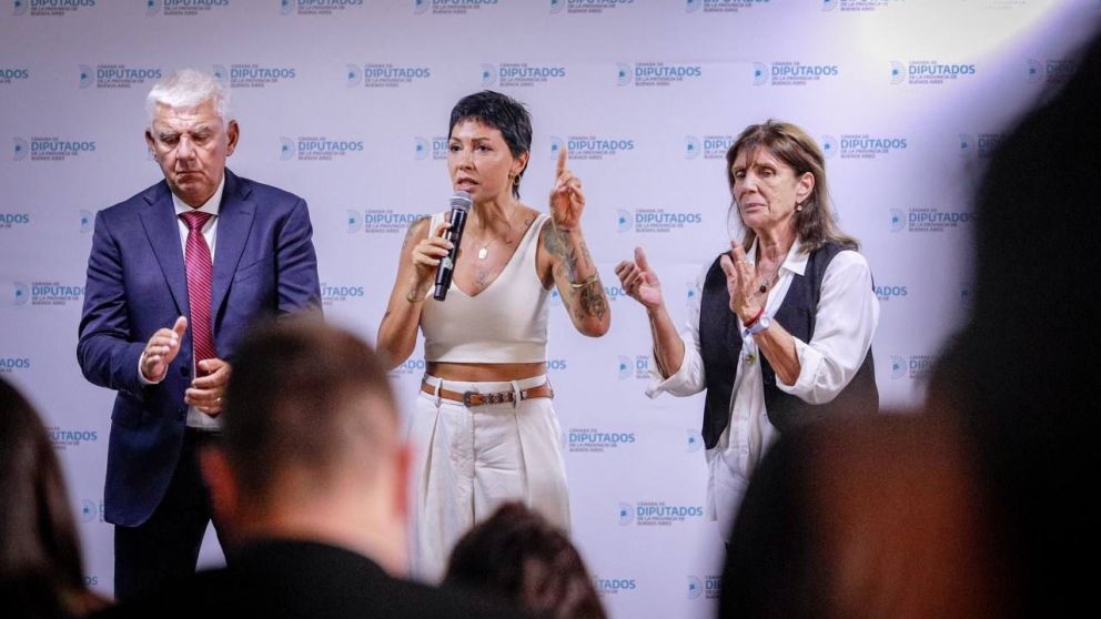 Mayra Mendoza defendi� el liderazgo de Cristina: "Conduce desde San Jos� 1111"