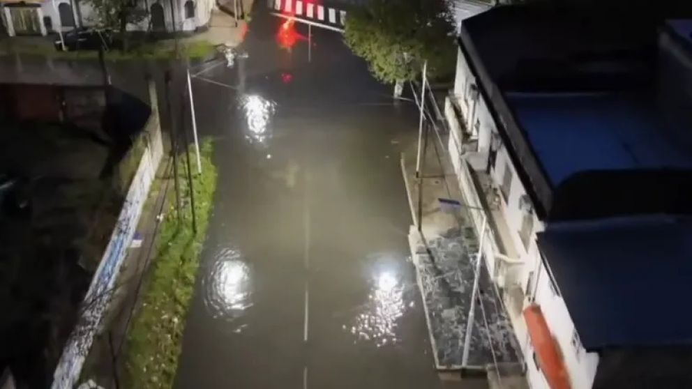 Calles anegadas en la regi�n tras el temporal en el AMBA