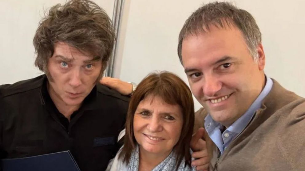 Milei apoyó a Adorni tras el pedido de Bullrich para que explique cuanto antes su situación patrimonial.