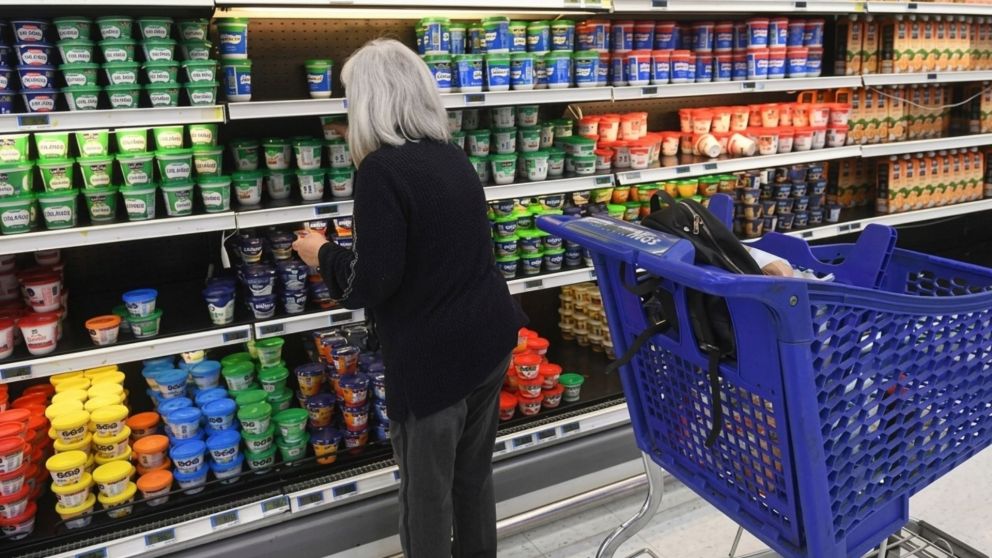 Jubilados pueden acceder a un beneficio "extra" en compras mediante Cuenta DNI (Imagen ilustrativa).