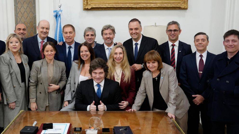 A qu� hora es la reuni�n de gabinete con Javier Milei, Karina Milei, Patricia Bullrich, Manuel Adorni y otros.