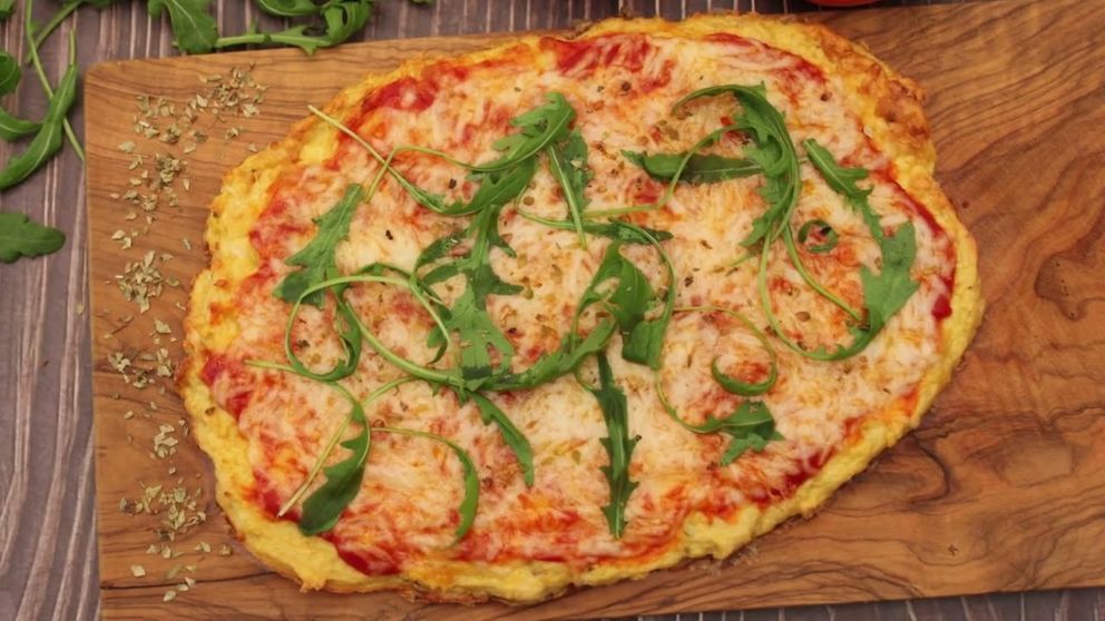 Pizza con base de pollo: la receta proteica para comer sin culpa