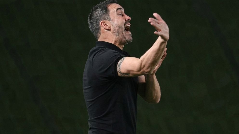El Chacho se mostr� muy cr�tico con la actuaci�n del �rbitro y el VAR.